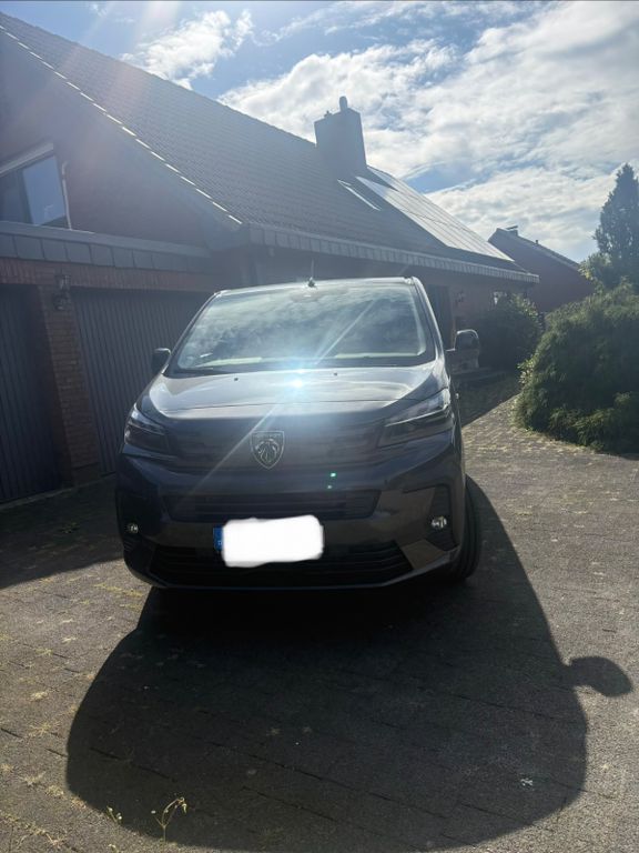 Image of Peugeot Traveller