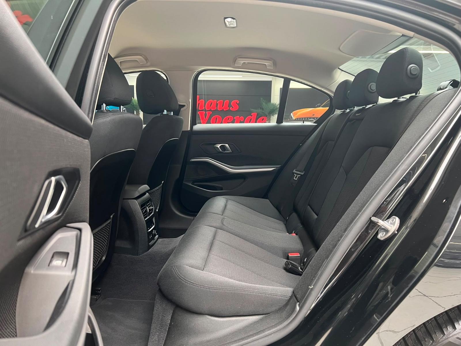 BMW 330 i Advantage Automatik /NAVI/SHZ/MULTI/TOP
