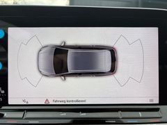 Fahrzeugabbildung Volkswagen Golf VIII Variant Life Navi Sitzh LED ACC AHK