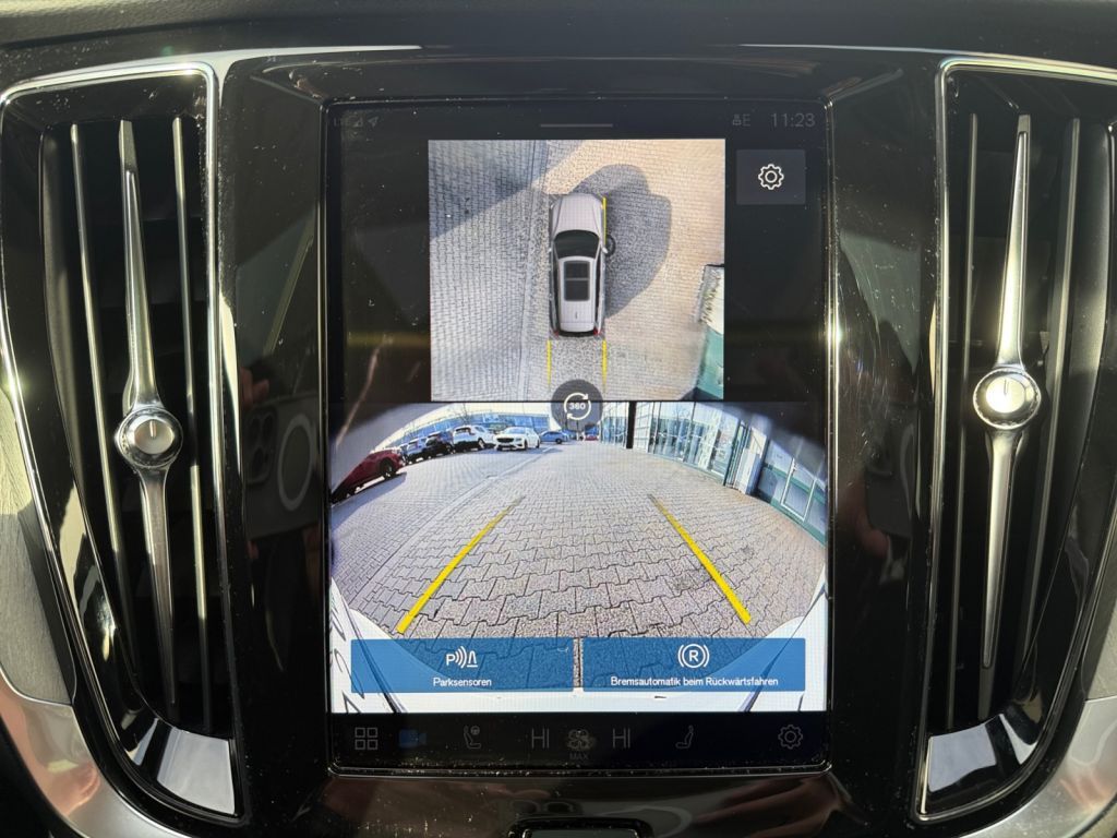 VOLVO V60 B4 B DKG Plus Dark 360° HUD AHK semi elektr. VOLVO V60 B4 B DKG Plus Dark 360° HUD AHK semi elektr.