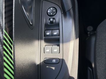 Peugeot 2008 1.2 PureTech 100 Active NAVIKAMERATEMP.