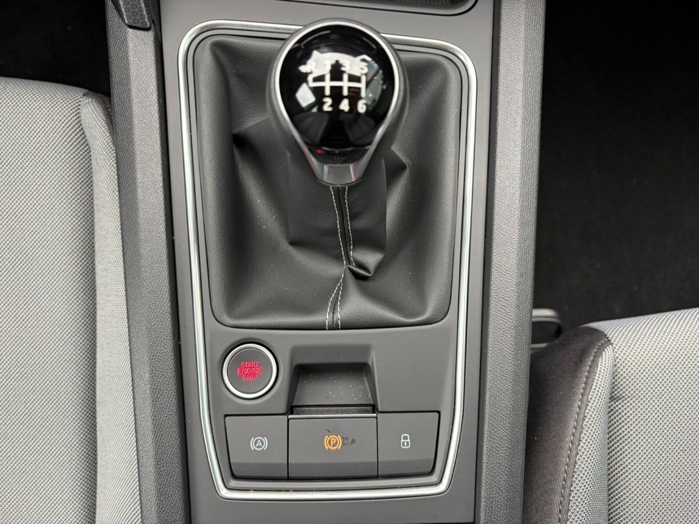 Fahrzeugabbildung SEAT Leon Sportstoure Road Edition VerkehrszeichenERK
