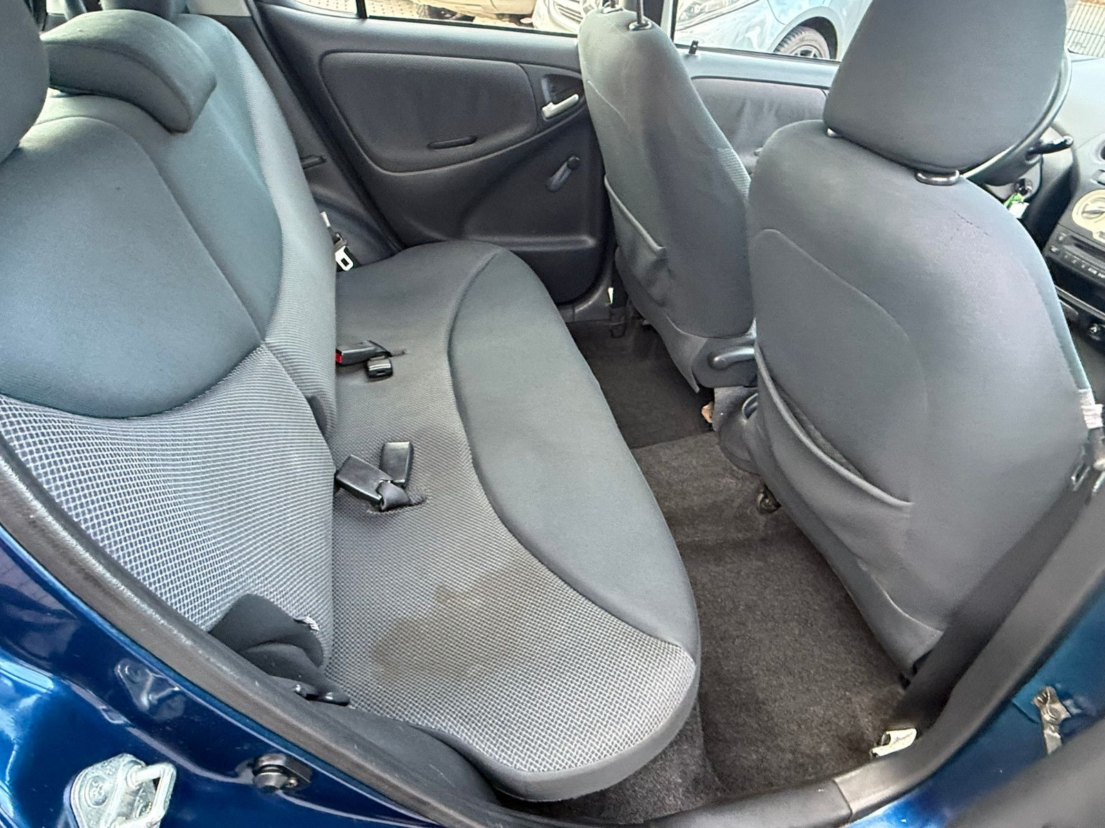 Fahrzeugabbildung Toyota Yaris 1.0 Sol