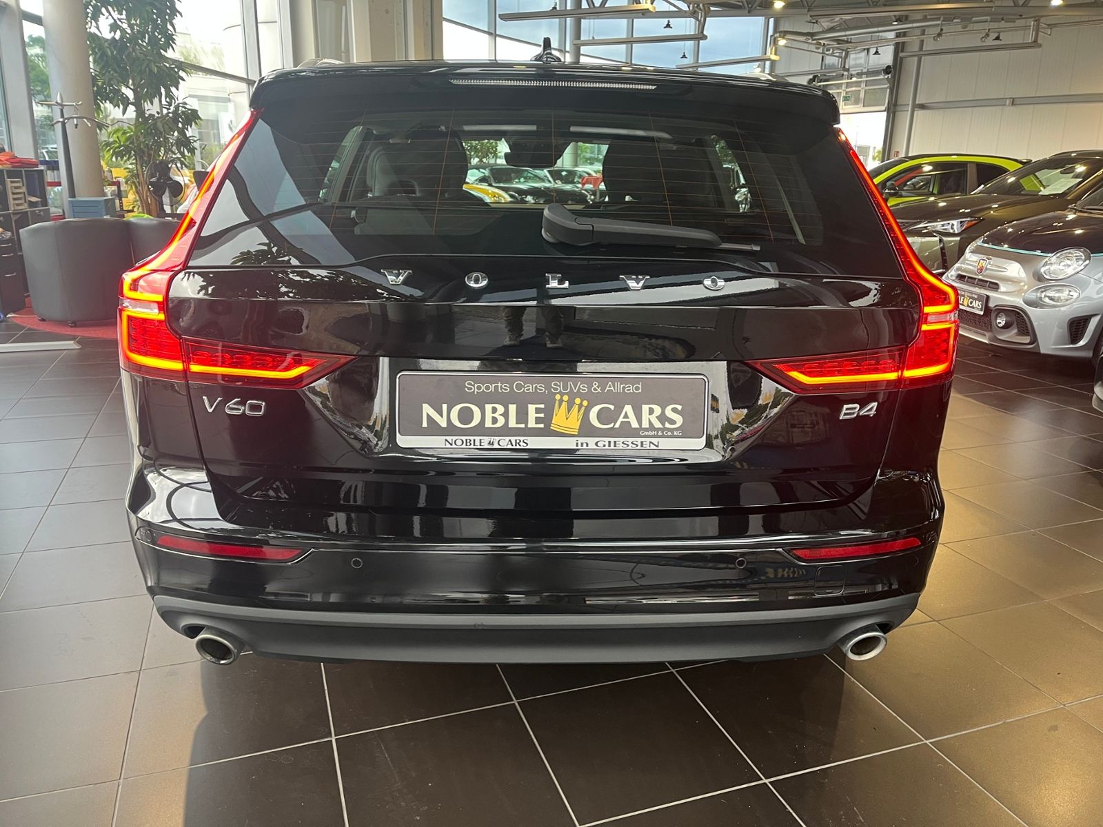 Fahrzeugabbildung Volvo V60 Kombi Momentum Pro LED NAVI ALU