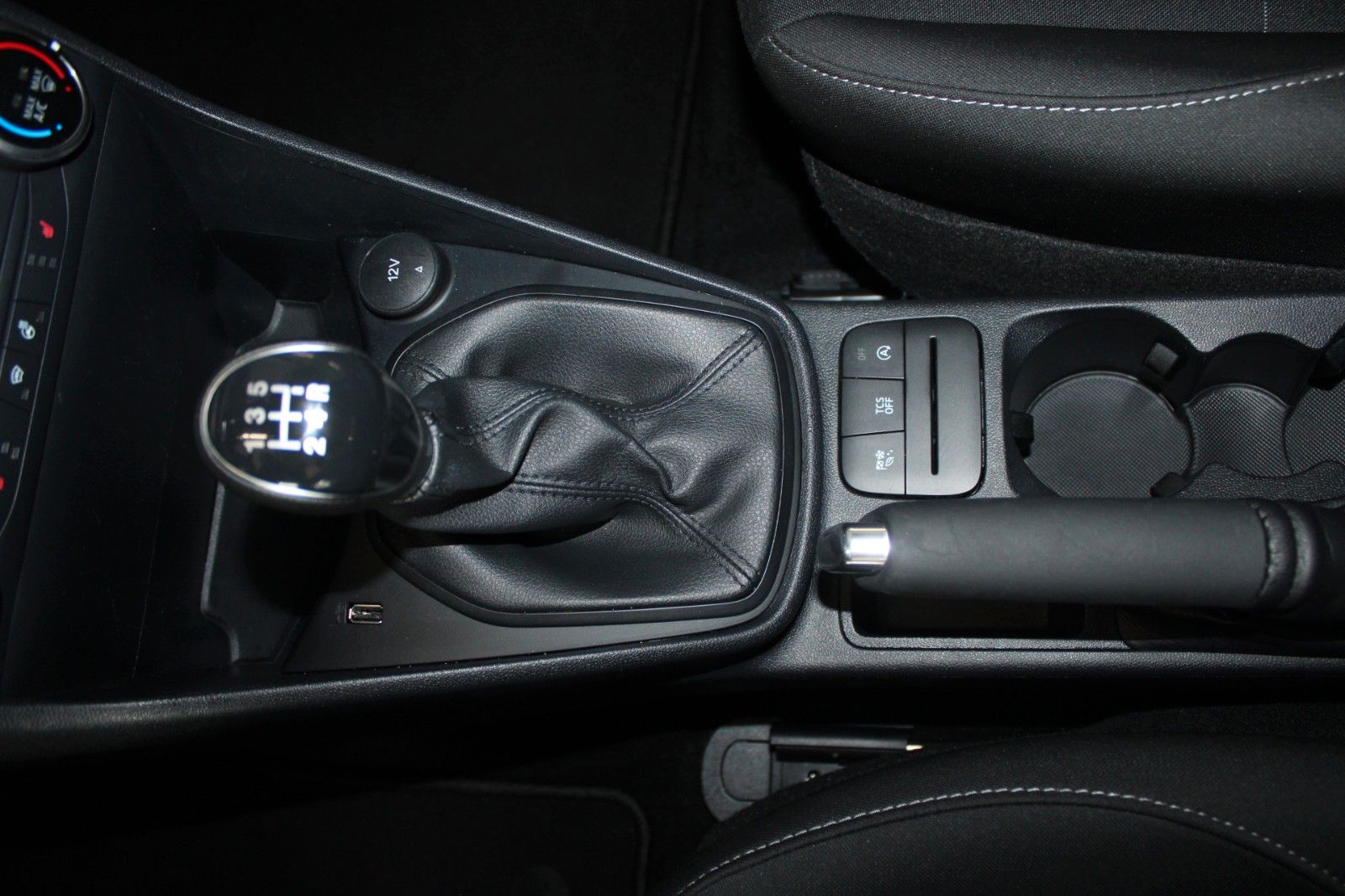 Fahrzeugabbildung Ford Fiesta Trend LED KLIMA WinterPaket DAB 1. Hand