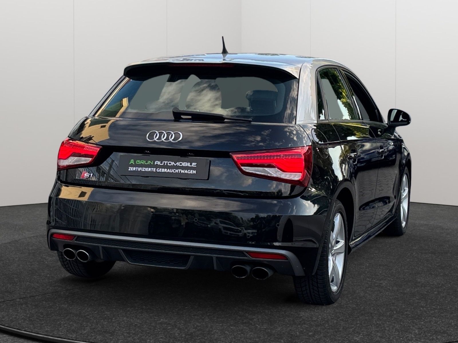 Fahrzeugabbildung Audi S1 Sportback 2.0 TFSI quattro*LED*PDC*Leder*Xeno