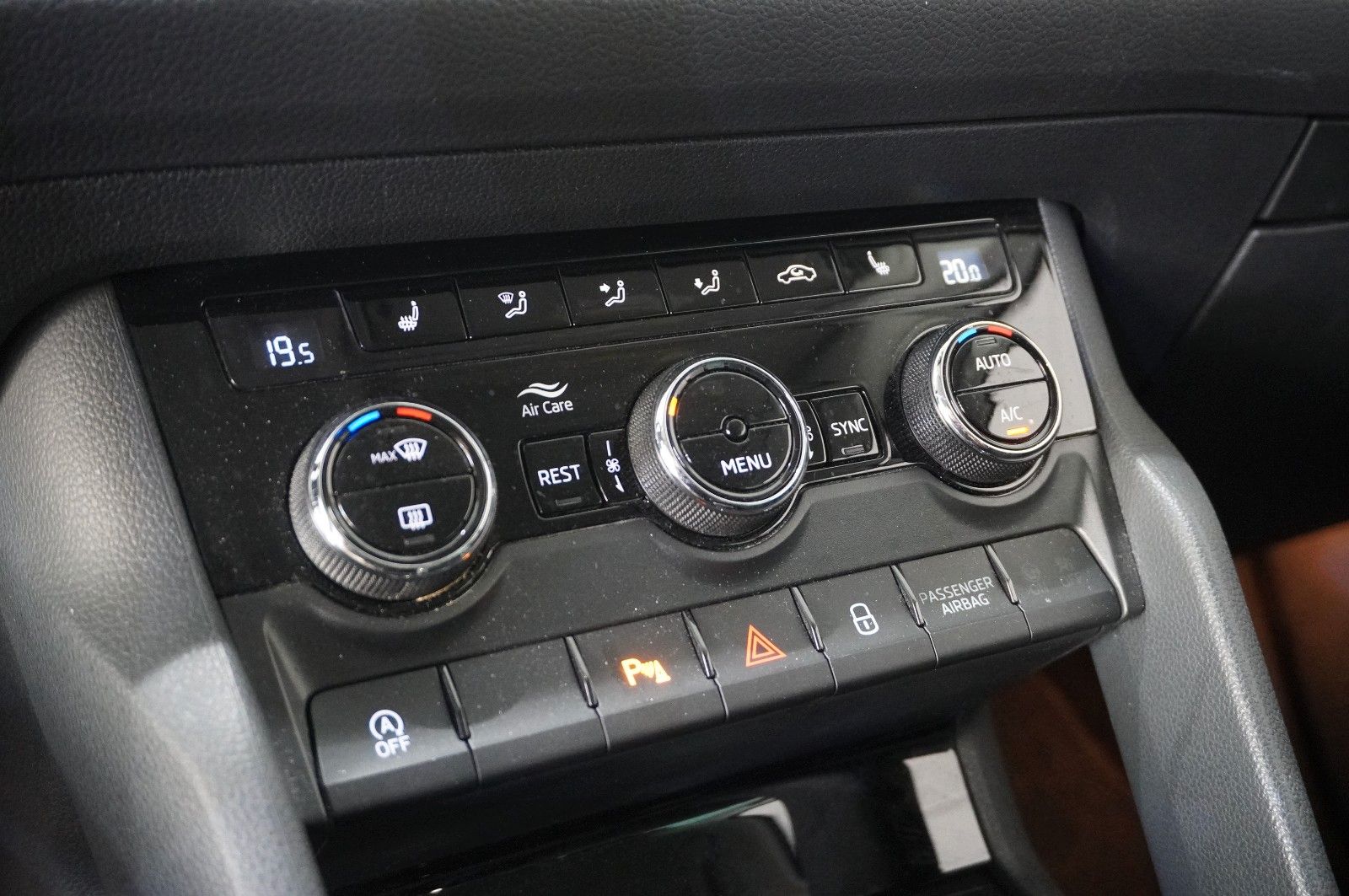 Fahrzeugabbildung SKODA Kodiaq 2.0 TDI STYLE 4X4 DSG NAVI/LED/SHZ/SPORT