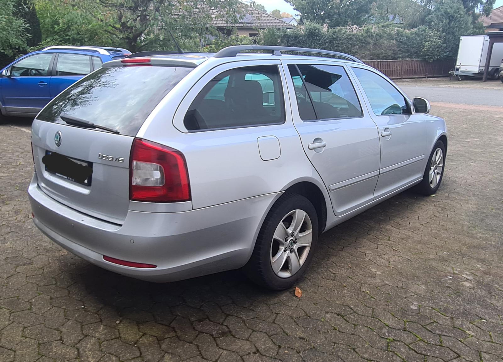 Skoda Octavia 2011 — engine 1.598 cm³, 105 HP (77kW)