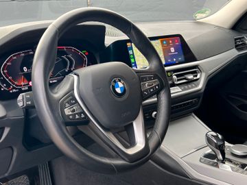 Fahrzeugabbildung BMW 330i Steptr. LiveCockpProf HuD ACC Laser HiFi DA