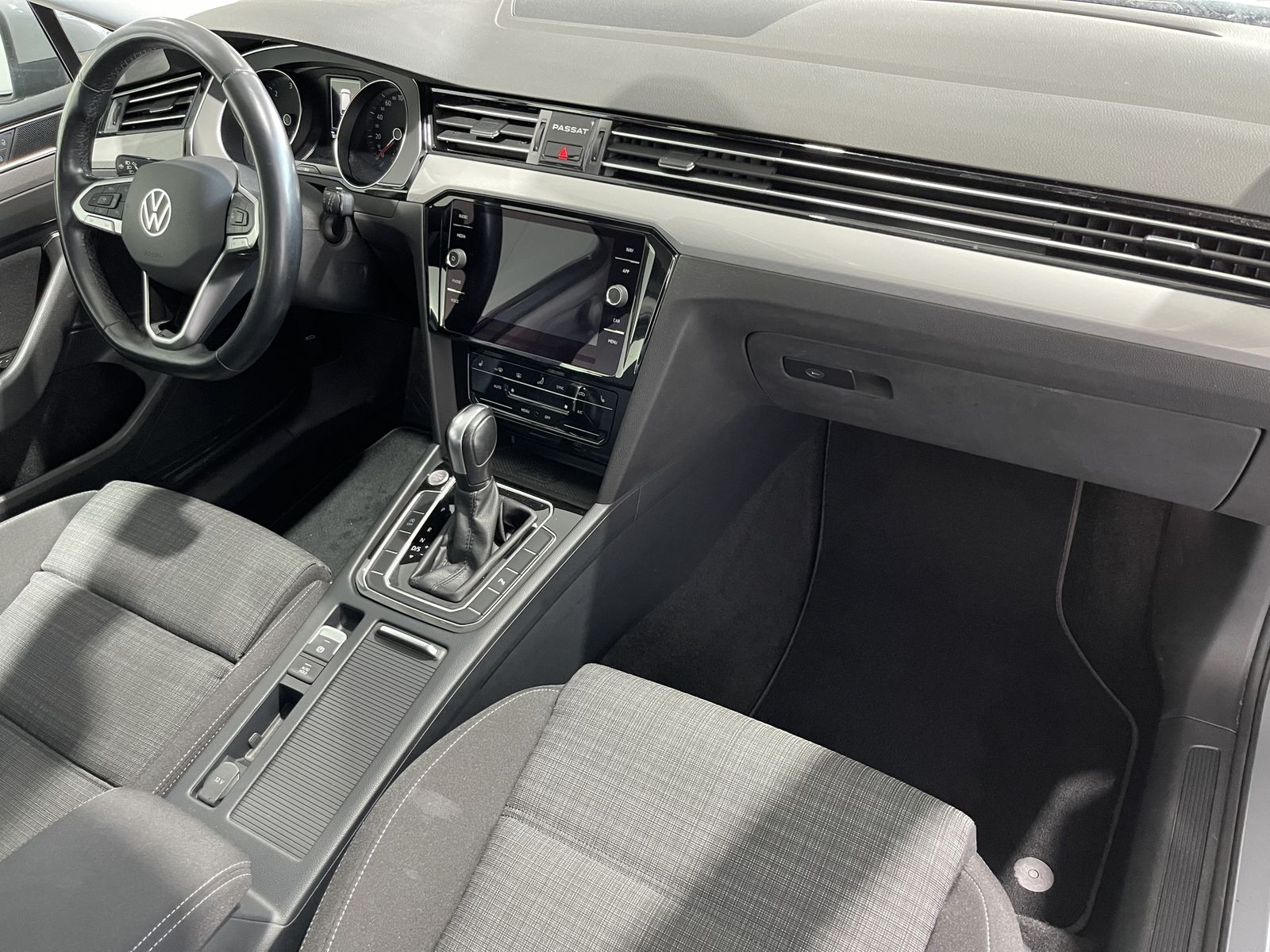 Fahrzeugabbildung Volkswagen Passat Variant Business 2.0 TDI*LED*Cam*ACC*Navi