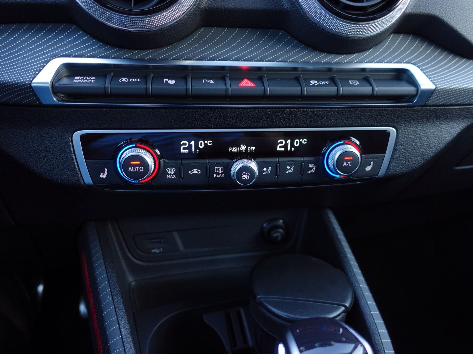 Fahrzeugabbildung Audi Q2 35 TFSI S tronic S line AHK/SONOS/19"LMR/....
