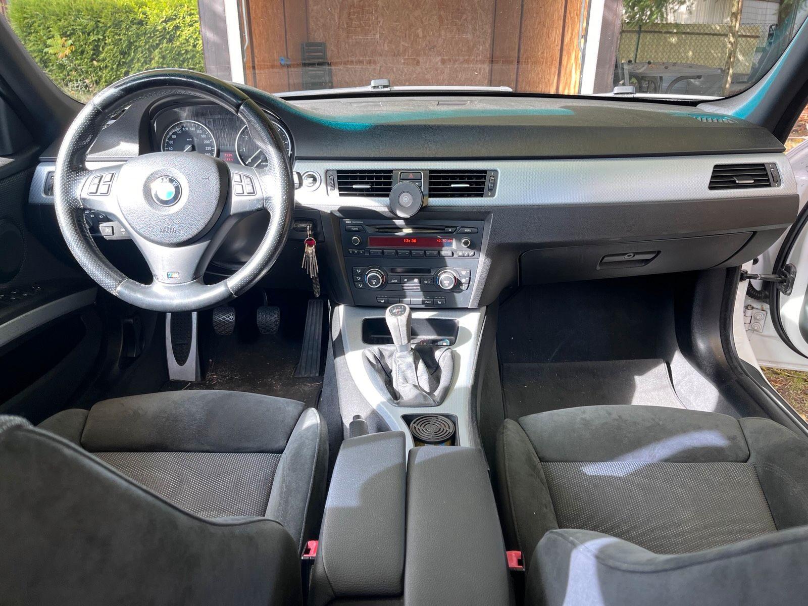 BMW 320 2009 — photo 15