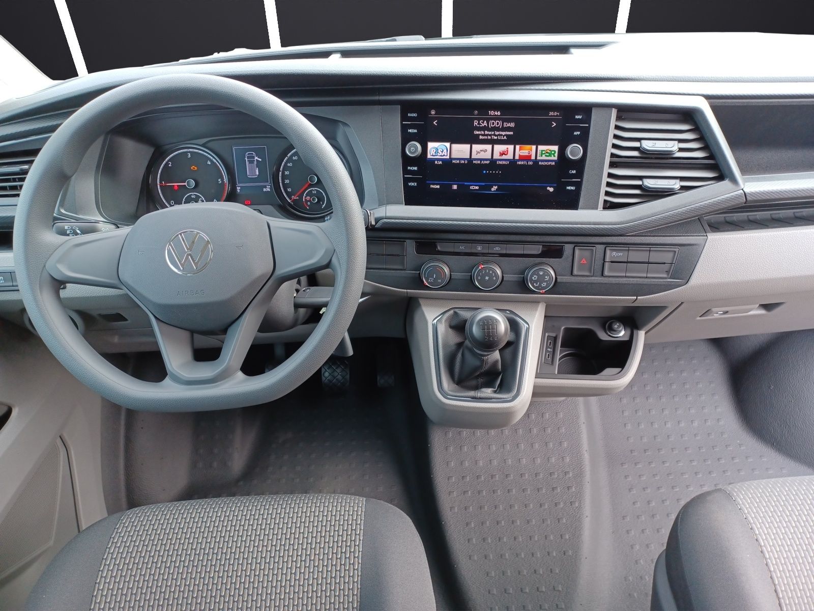 Fahrzeugabbildung Volkswagen T6.1 Transporter Kombi TDI LR NAVI LED KLIMA