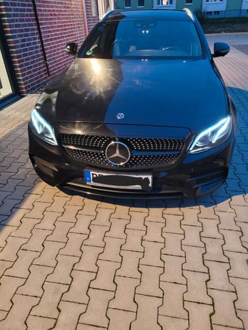 MERCEDES-BENZ E 220d T Autom. -