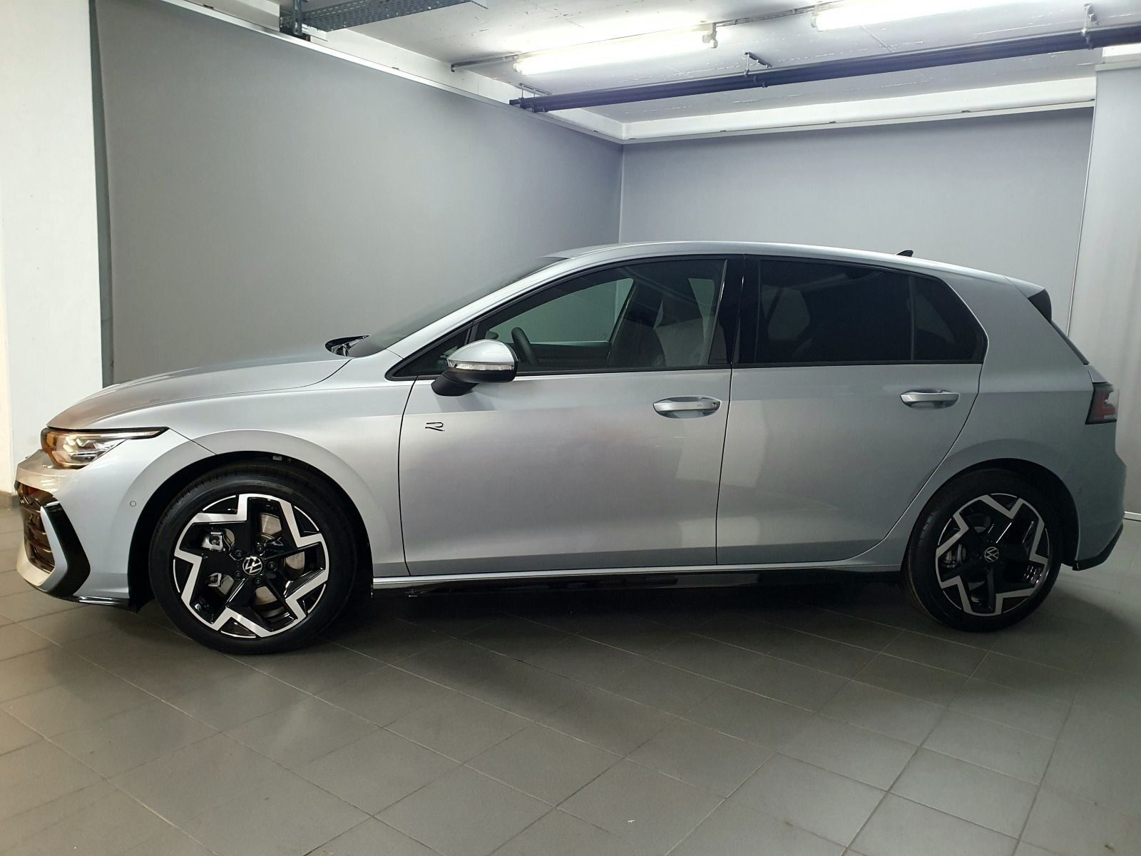 Volkswagen Golf VIII 2.0TDI DSG R-Line AHK IQ.LIGHT ACC DCC foto 2
