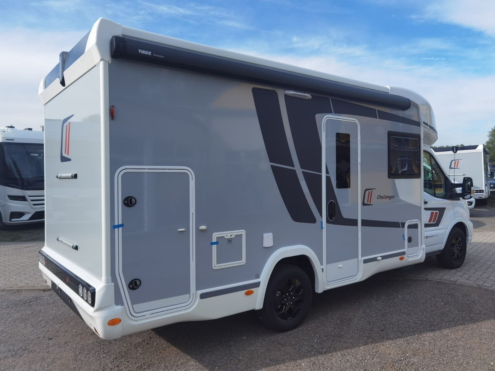 Fahrzeugabbildung Challenger 260 Graphite Edition M27