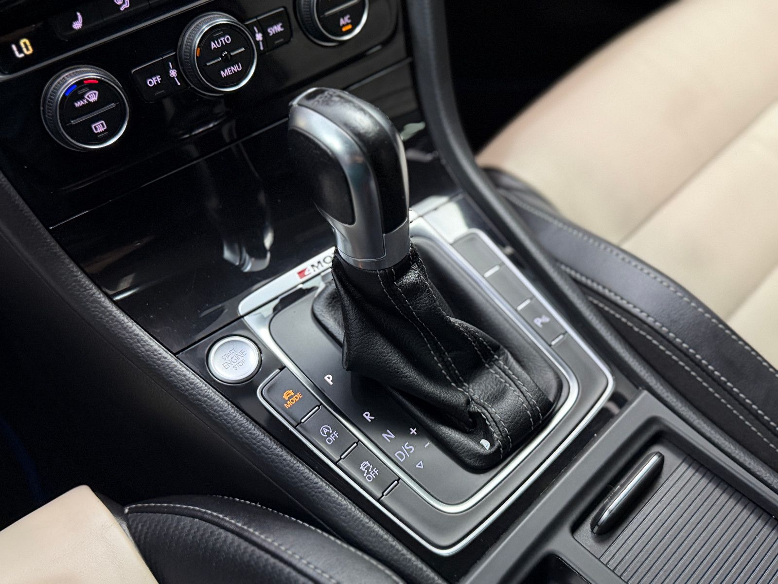 Fahrzeugabbildung Volkswagen Golf VII R 4Motion |REMUS|PANO|LEDER