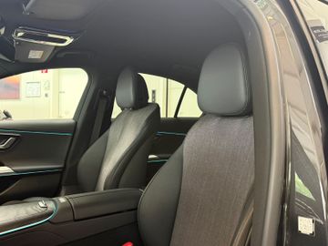 Mercedes E 220 - 12