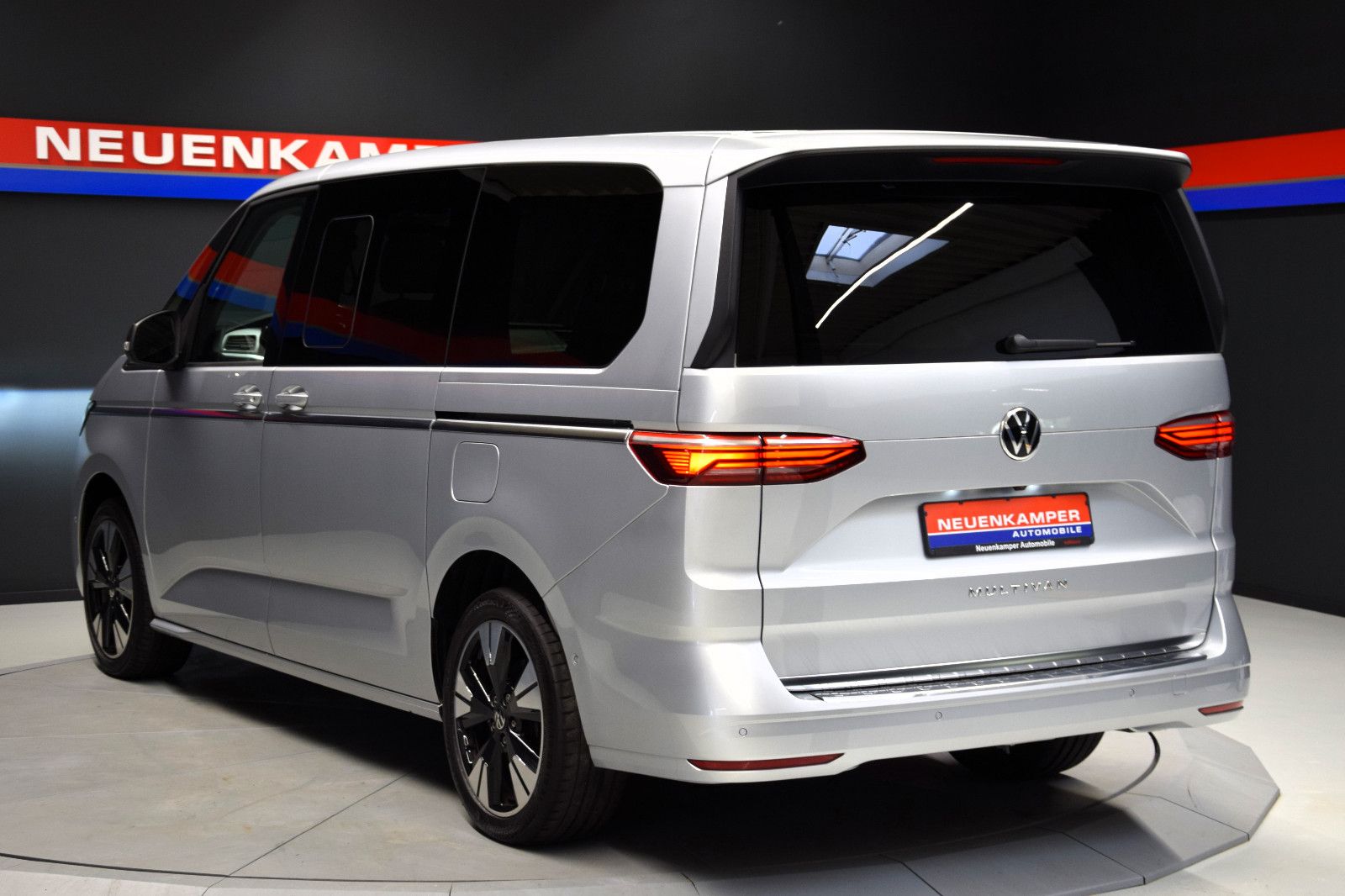 Fahrzeugabbildung Volkswagen T7 Multivan Style lang h/k ACC HuD Stndhz Matrix