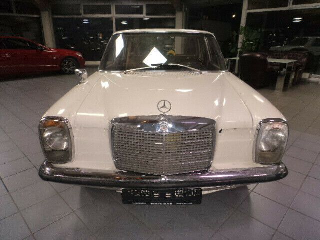 Mercedes-Benz /8 Lim. 200D T-Leder.