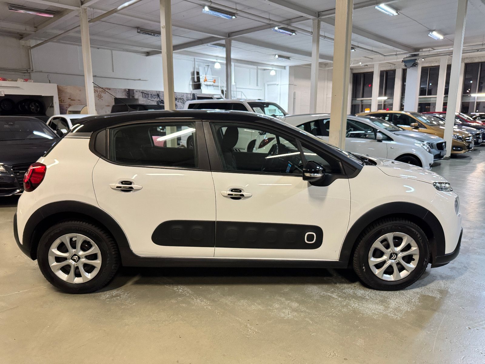 Fahrzeugabbildung Citroën C3 1.6 HDI FEEL COLOR STYLE PAKET NAVI LED VOLL