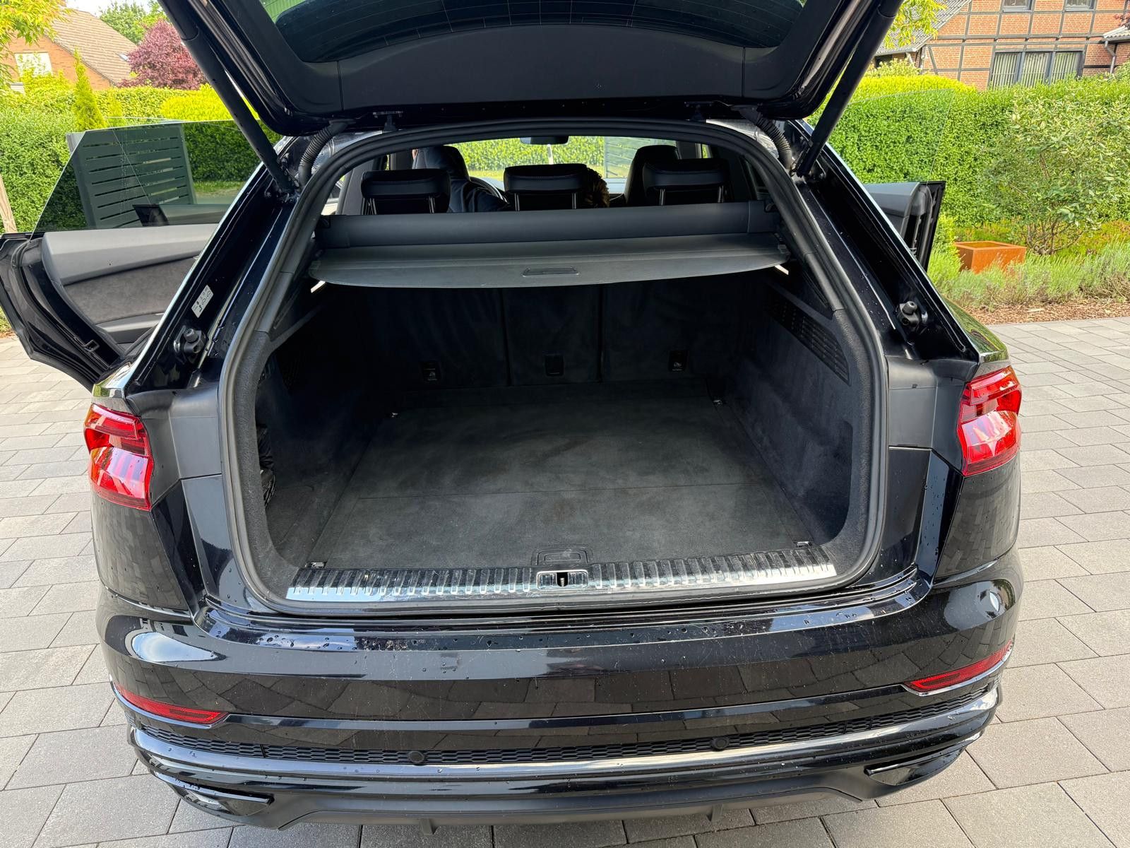 Fahrzeugabbildung Audi Q8 50 TDI quattro S-Line 1. Hand Vollausstattung