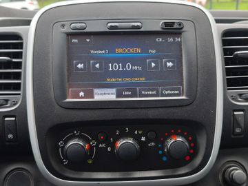 Opel Vivaro Combi L2H1 2,9t*AHK*Klima*Navi*PDC*