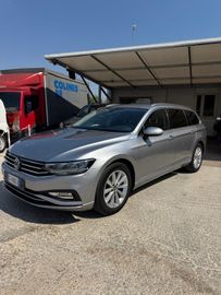 Volkswagen Passat - 1