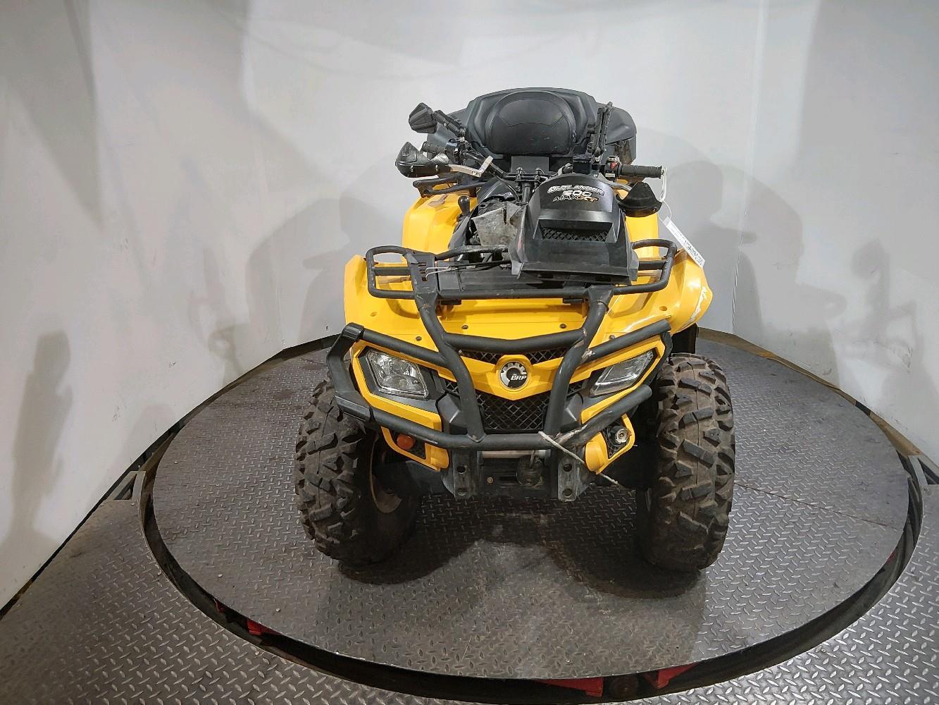 Can-Am Outlander 2010 — rear view