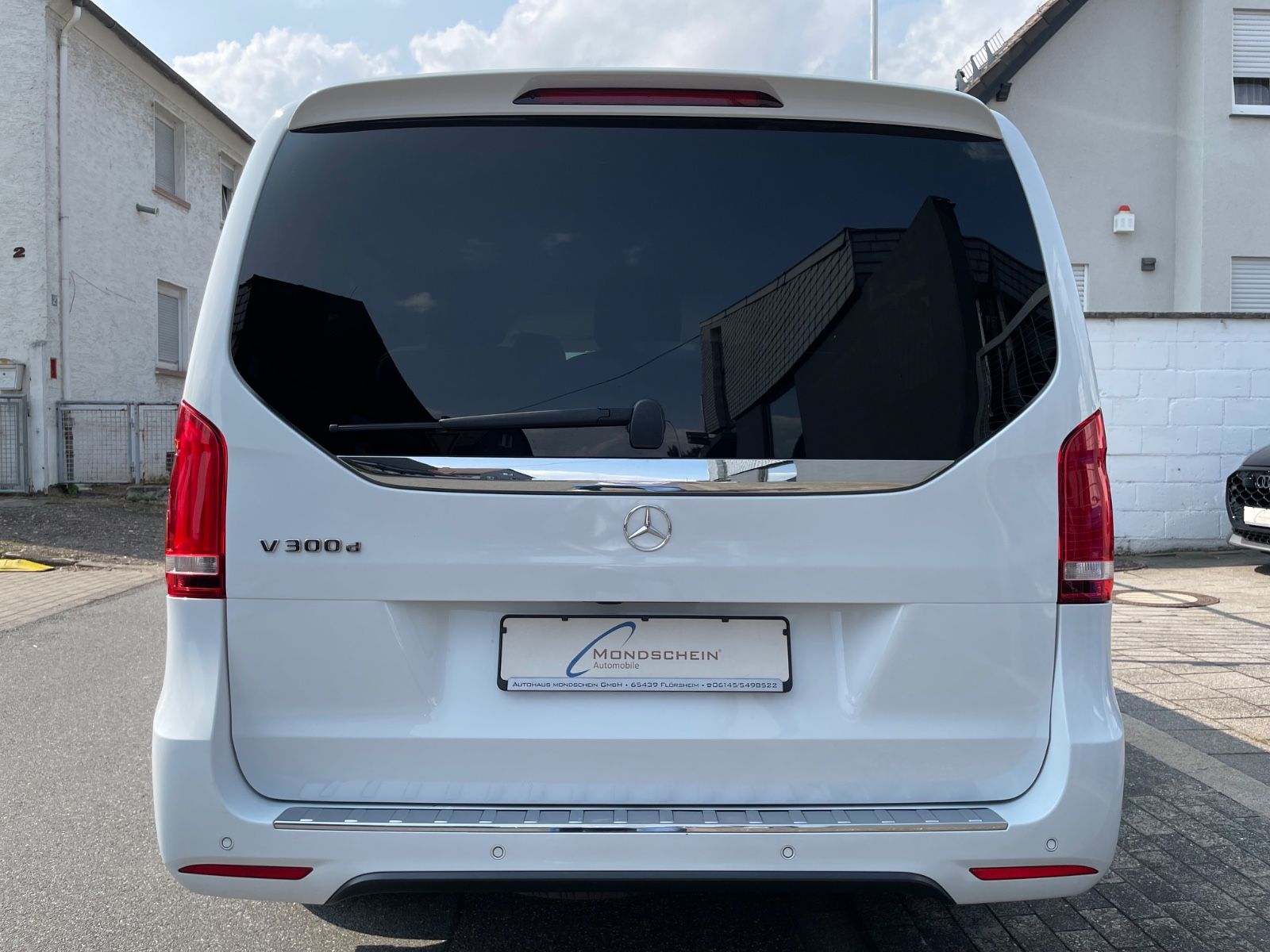 Fahrzeugabbildung Mercedes-Benz V 300 d Lang Avantgarde AMG-Line |Burmester|360°