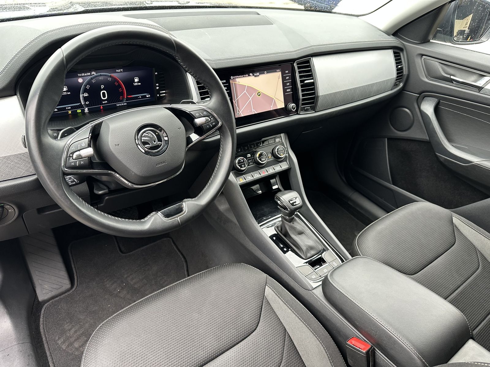 Fahrzeugabbildung SKODA Kodiaq 2.0 TDI DSG 4x4 7-Sitzer Tour NAV+LED+AHK