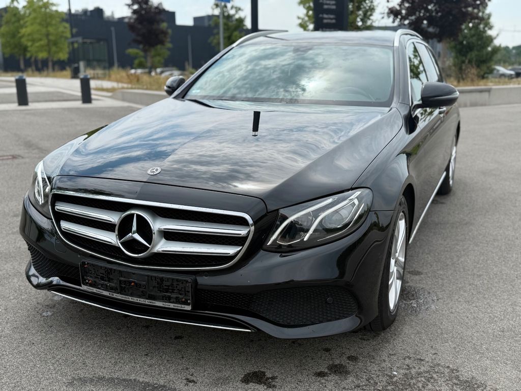 Image of Mercedes-Benz E 220