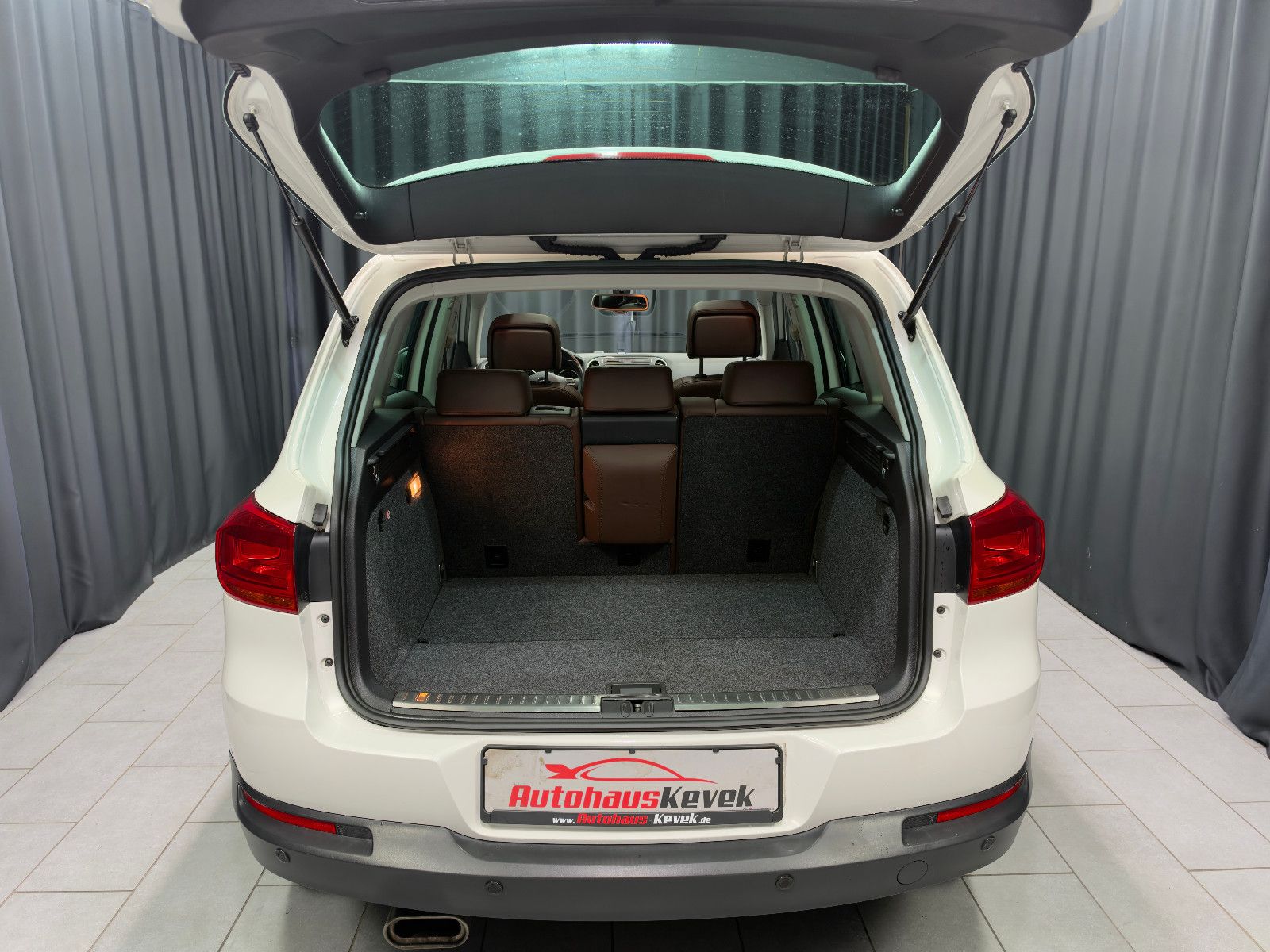 Fahrzeugabbildung Volkswagen Tiguan 2.0 TSI 4MOTION Track&Style |PANO|LEDER
