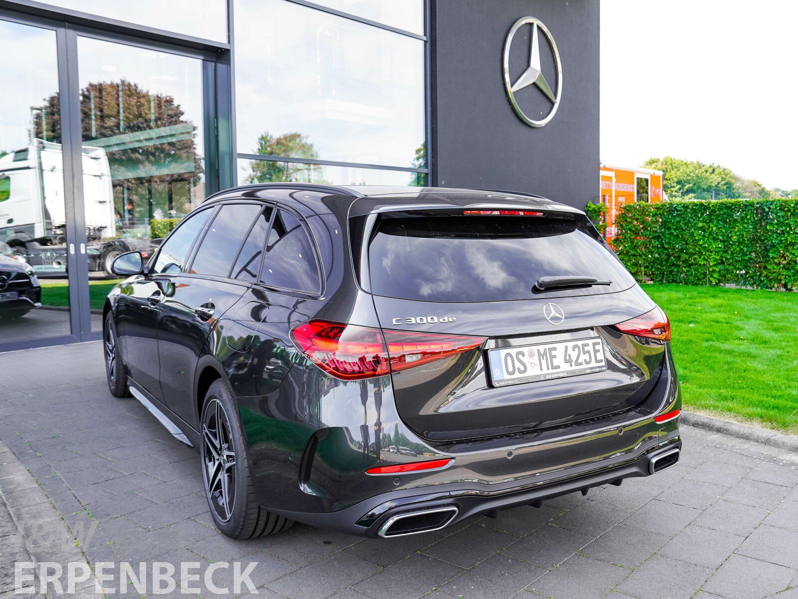Fahrzeugabbildung Mercedes-Benz C 300 de T Edition AMG Distronic AHK Pano Memory