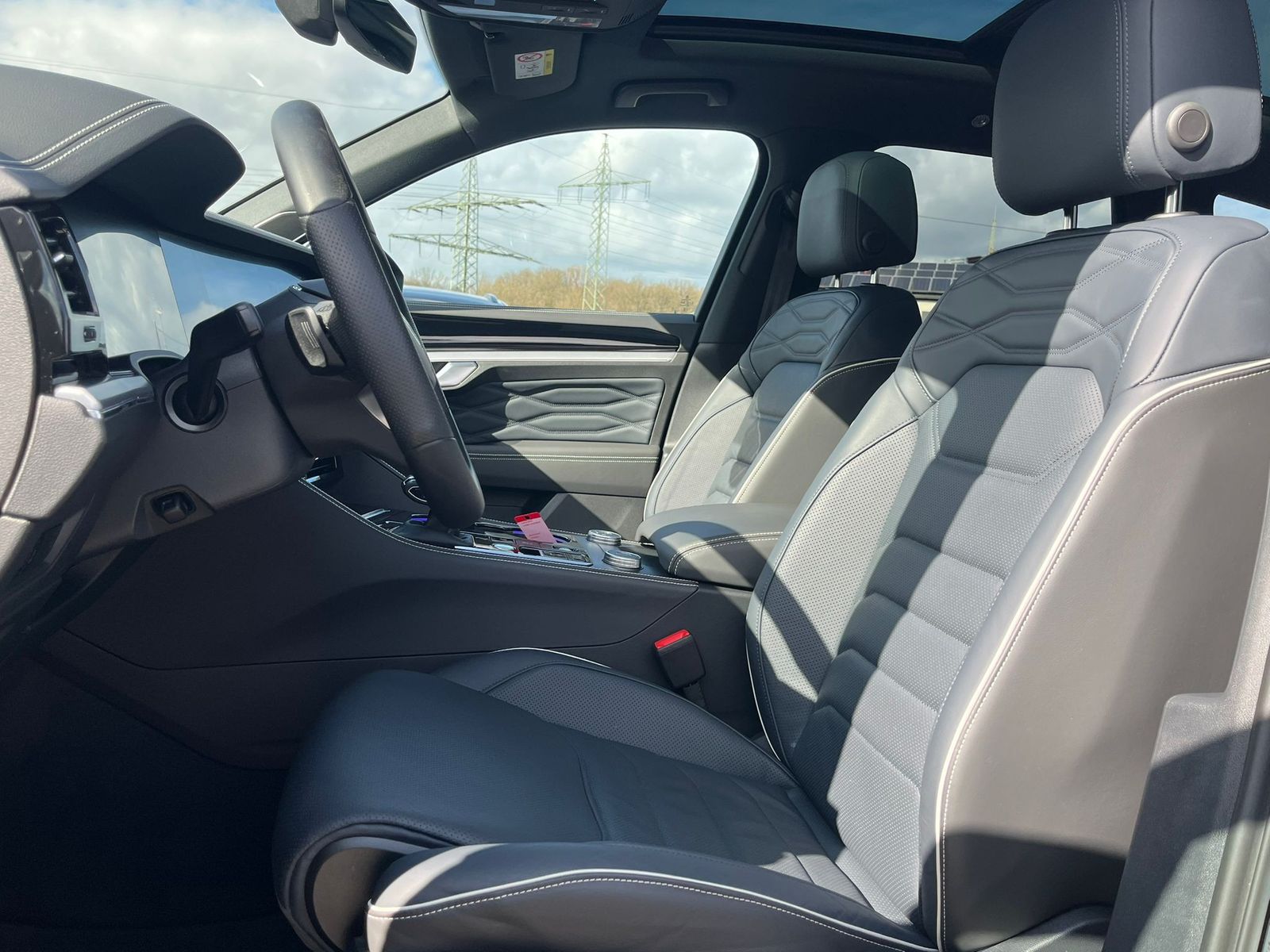 Fahrzeugabbildung Volkswagen Touareg 3.0TDI 4M R-Line VOLL Black 22" UPE 114T