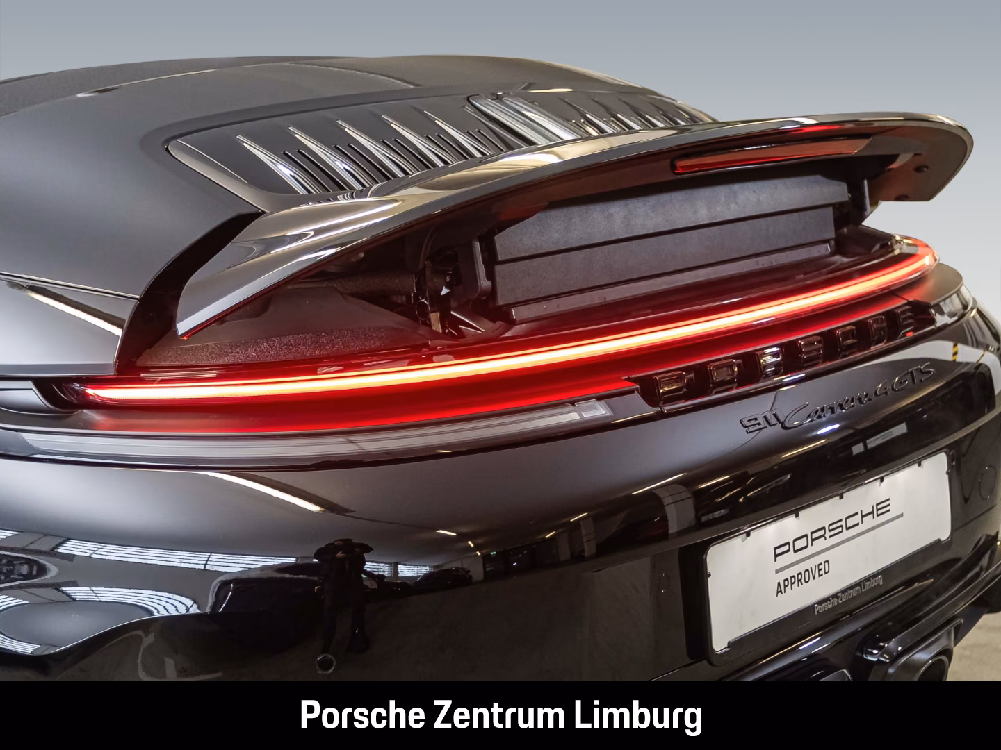 PORSCHE 992 911 CARRERA 4 GTS CABRIOLET