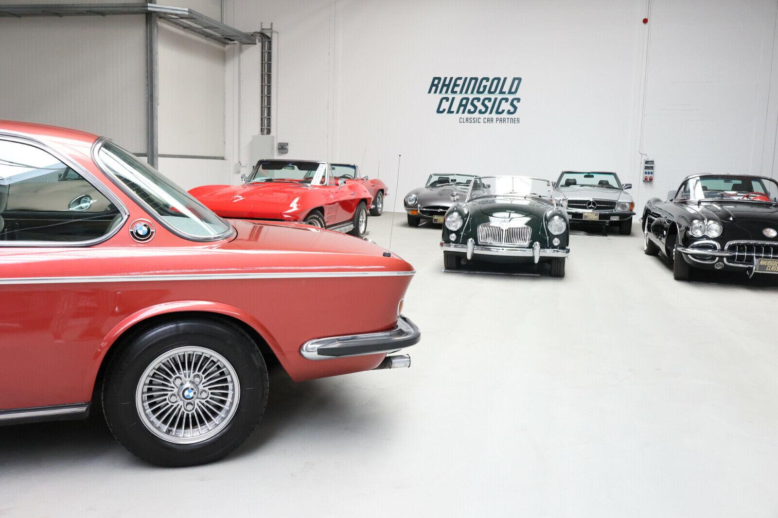 showroom-image-top