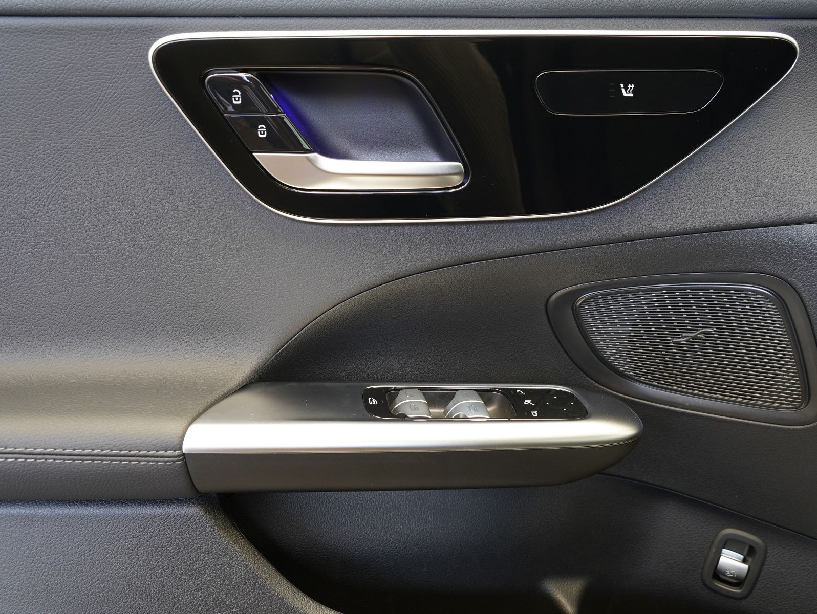 Fahrzeugabbildung Mercedes-Benz C 200 T d 2x Avantgarde LED/NAVI/MBUX/KAMERA