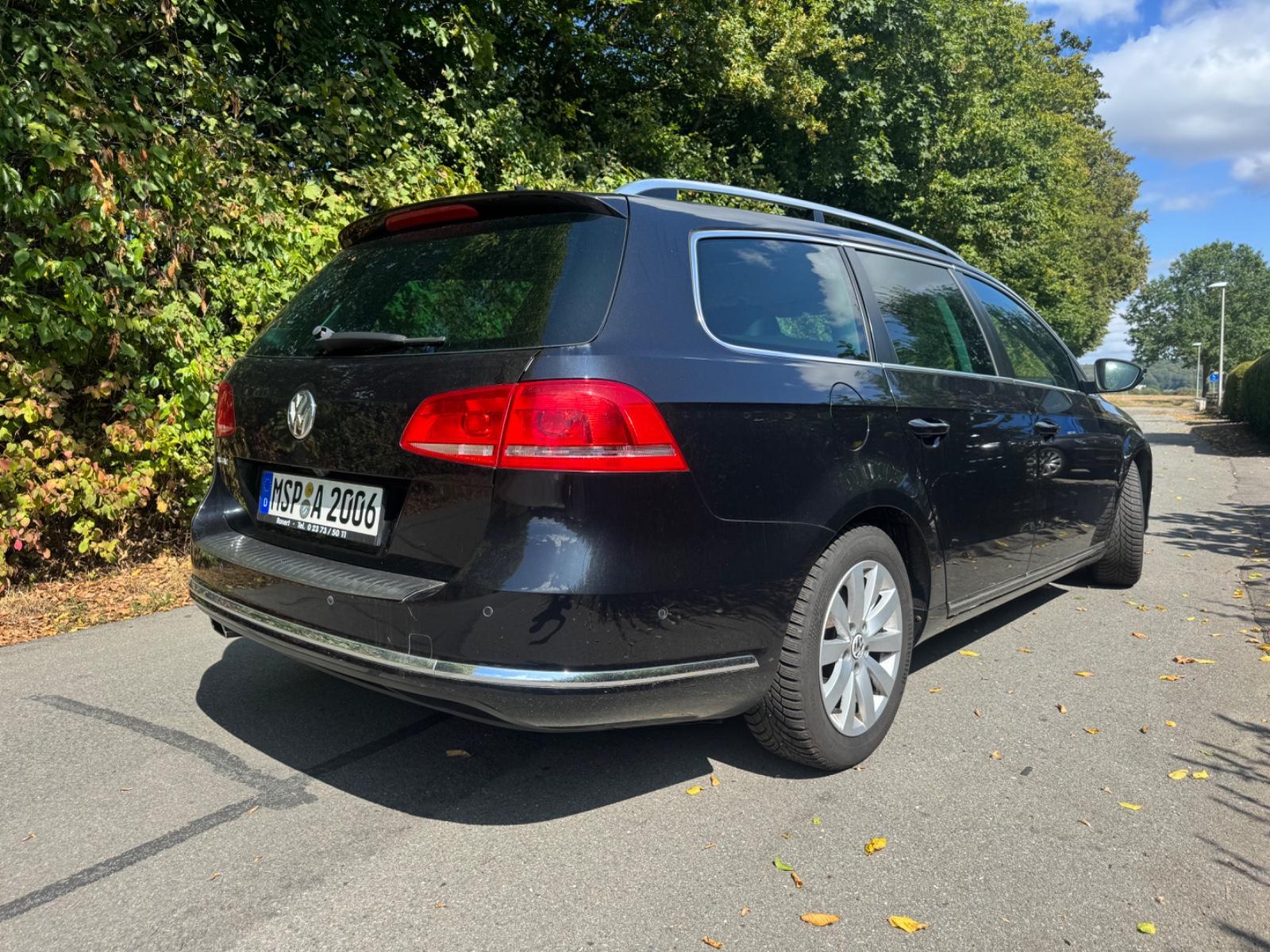 Volkswagen Passat 2012 — interior