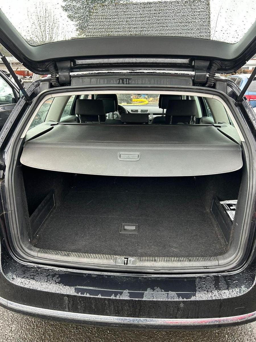 Volkswagen Passat 2011 — photo 8