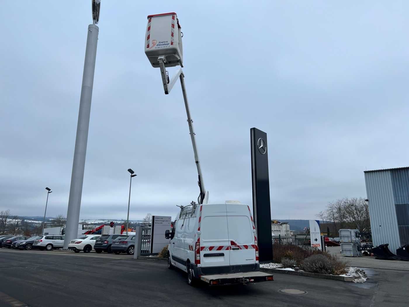 Fahrzeugabbildung Renault Master 2.3 dCi / France Elevateur 121FT, 12m