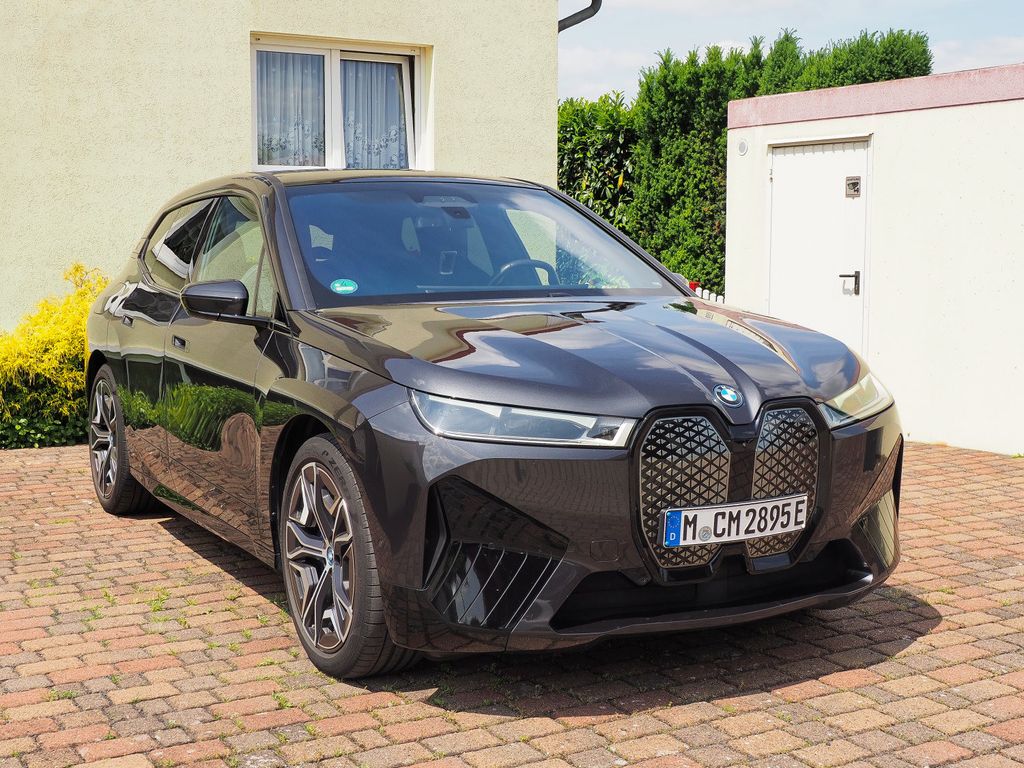 BMW iX
