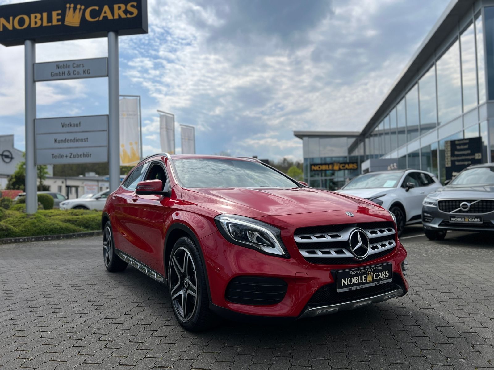 Fahrzeugabbildung Mercedes-Benz GLA 250 AMG Line STNDHZ 360° LED NAV SHZ 19"
