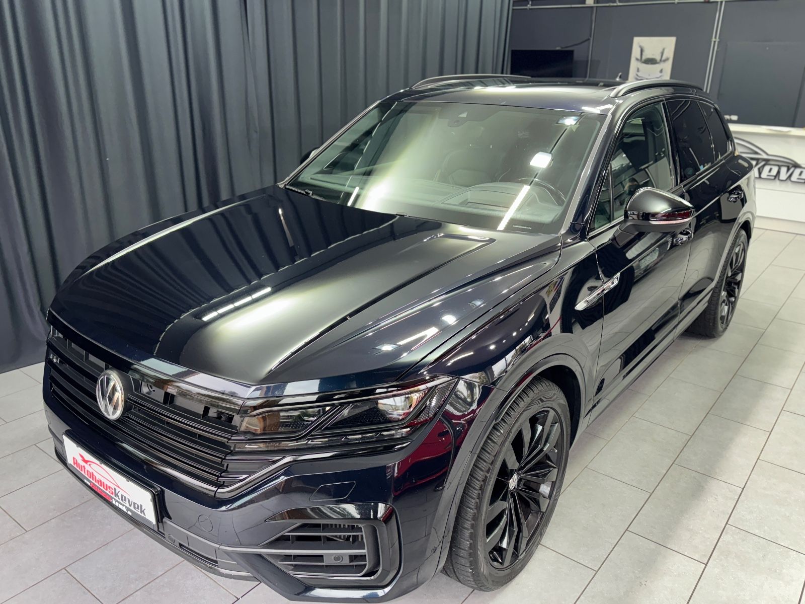 Fahrzeugabbildung Volkswagen Touareg 4.0 TDI V8 Atmosphere 4Motion|R-LINE|AHK
