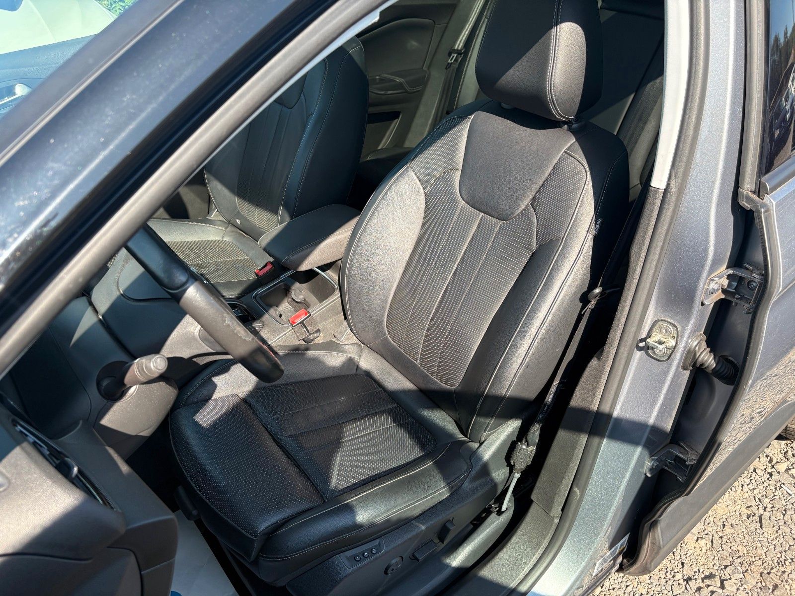 Fahrzeugabbildung Opel Grandland (X) 1.2 Aut. Ultimate Navi Leder Pano