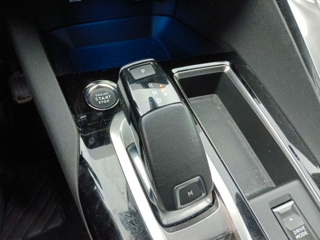 Fahrzeugabbildung Peugeot 5008 Allure 1.5D LED/NAVI/R´CAM/PDC/7-SITZ