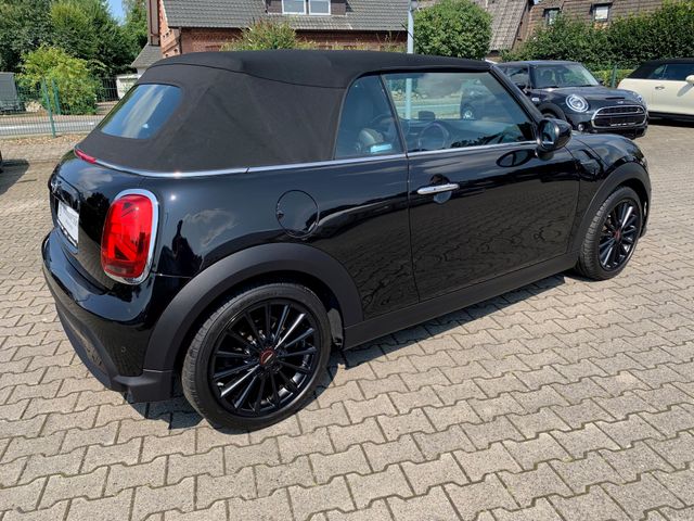 Fahrzeugabbildung MINI Cooper Cabrio 1,5 Classic Trim+Leder+Kamera+H&K