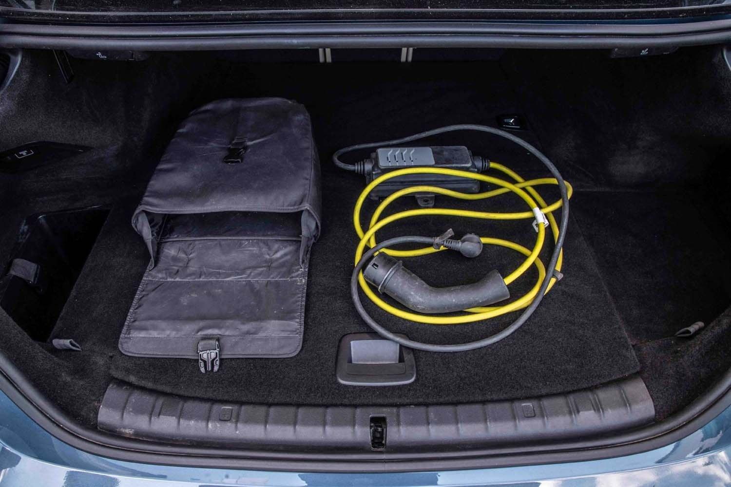 BMW 530e iPerformance Navi AHK Sitzhzg Klima PDC Blu