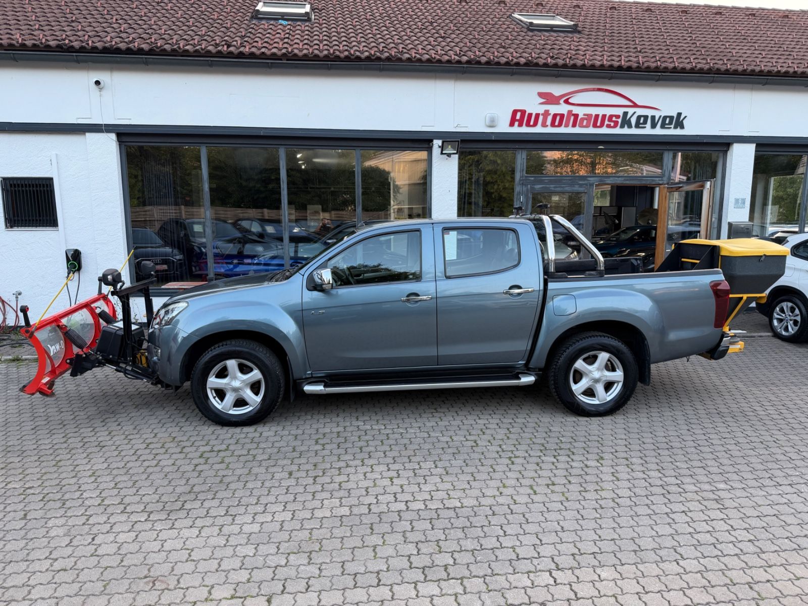 Fahrzeugabbildung Isuzu D-Max Double Cab 4WD Premium|SCHNEEPFLUG|AUTOMAT