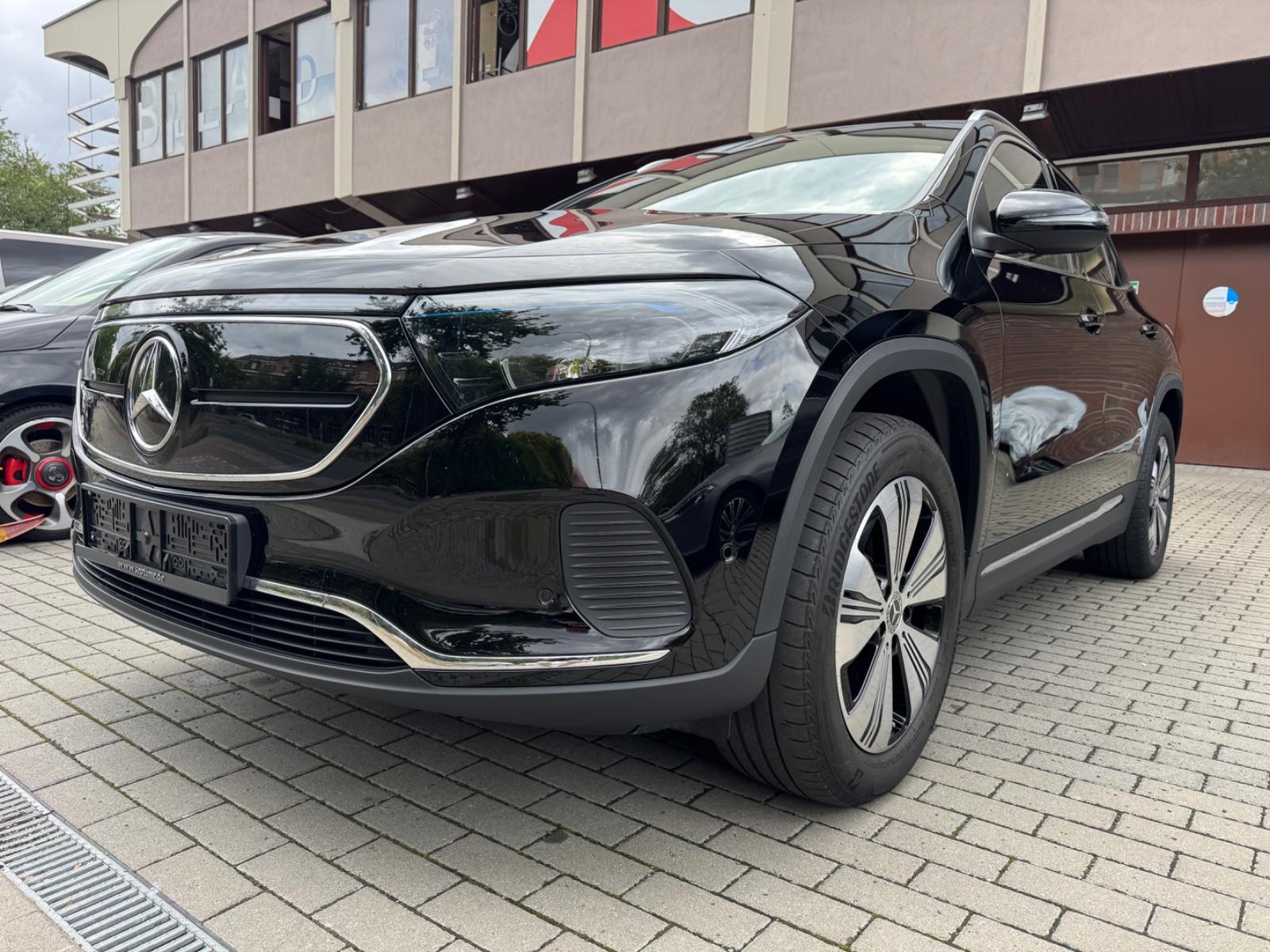 Mercedes-Benz EQA 300 4Matic Pano-LED-AZV